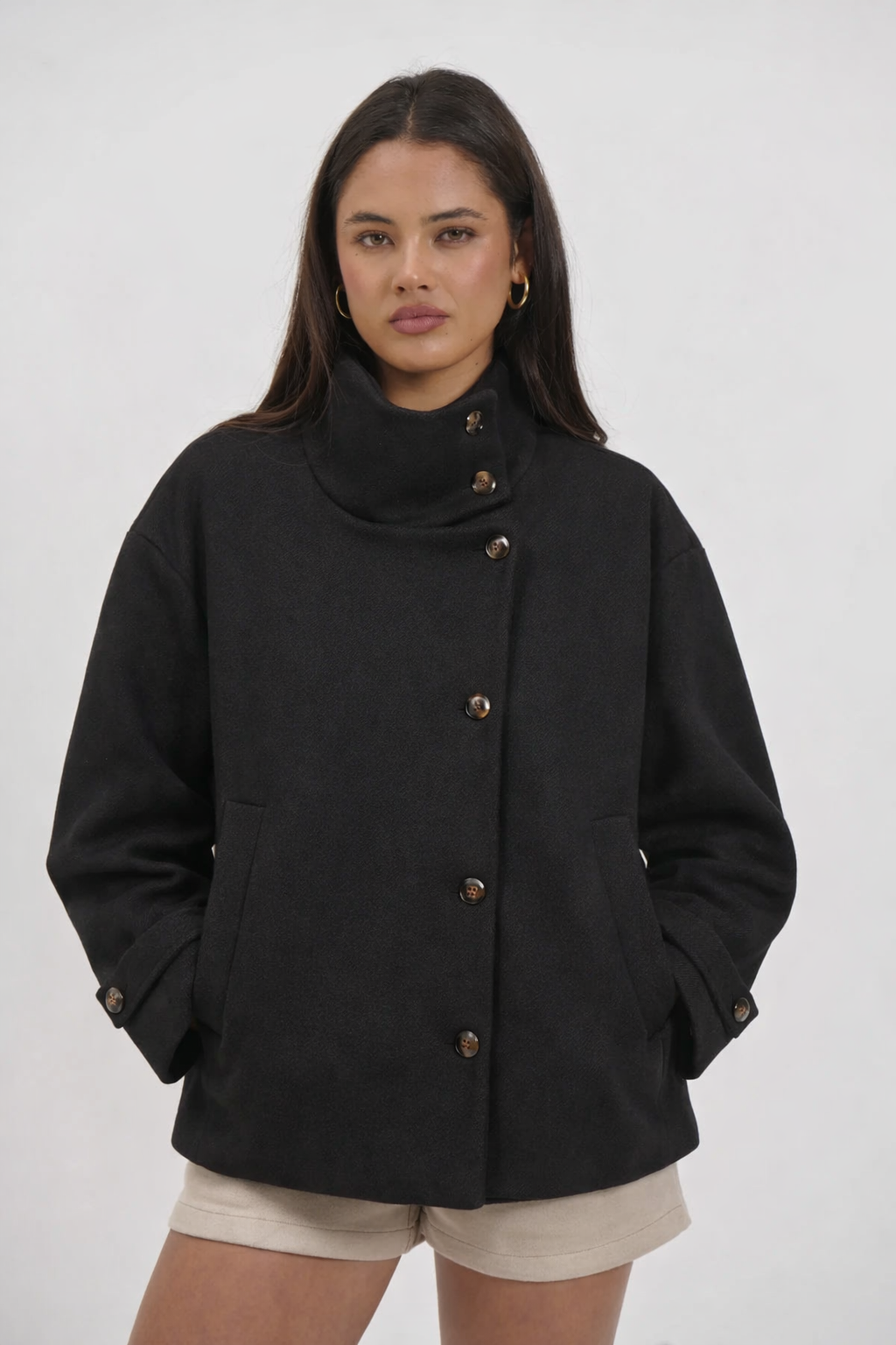 Cappotto con collo alto in lana testurizzata